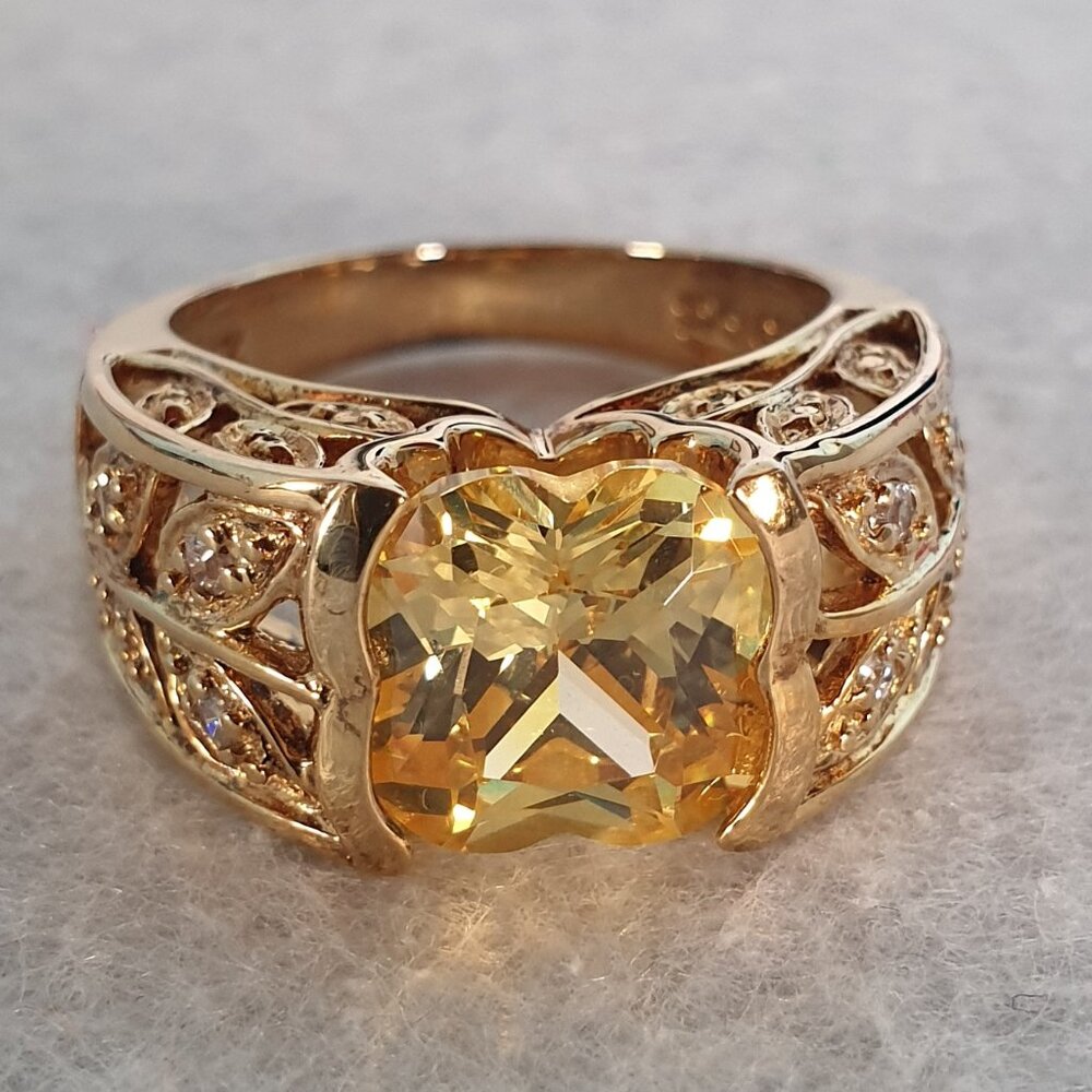 Beautiful Vintage Ivana Trump 925 Silver Yellow CZ Statement Ring